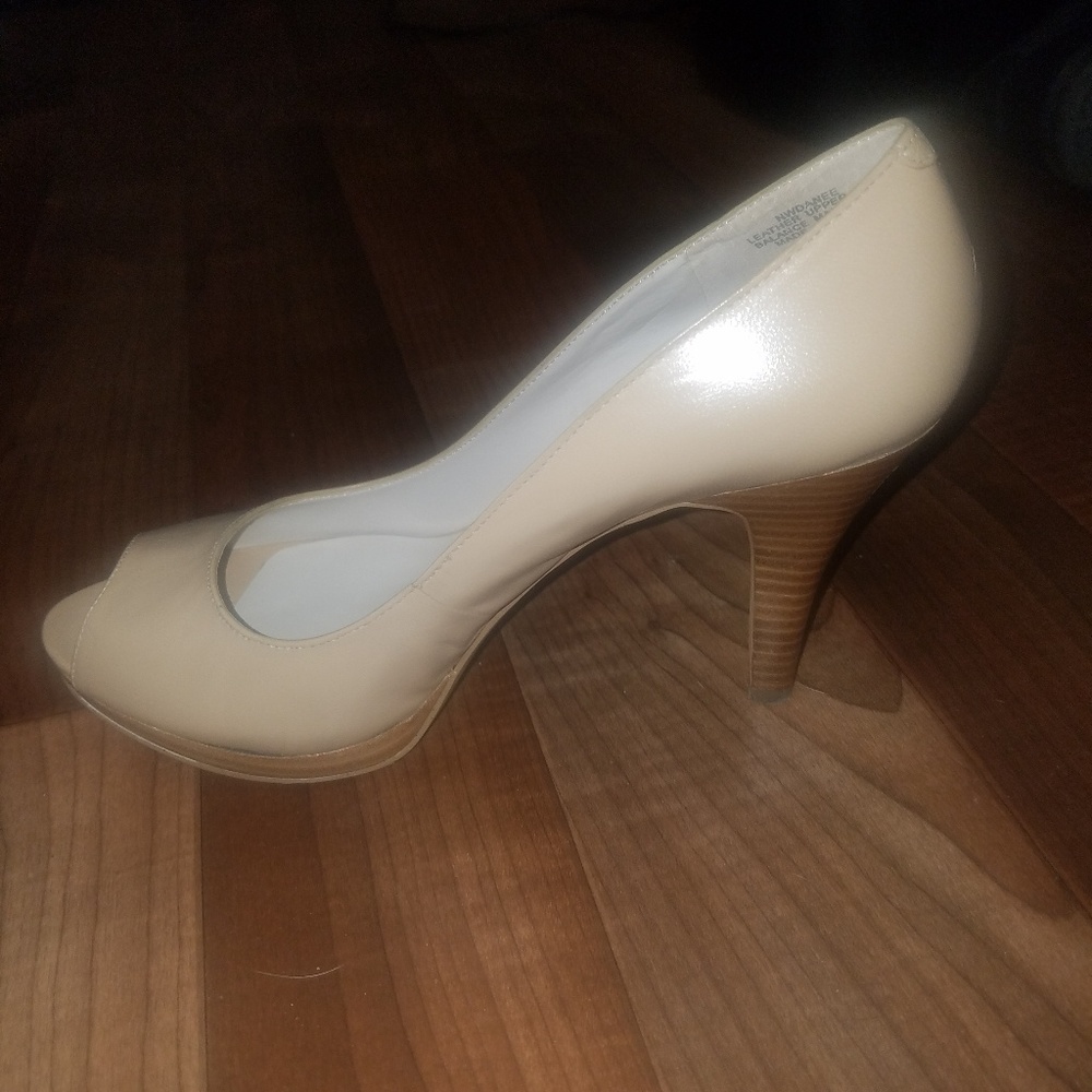Nine West peak toe pumps